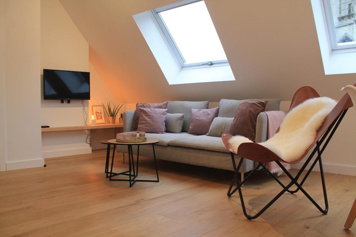 Charming With Cathedral View! On The 4th Floor Antwerp