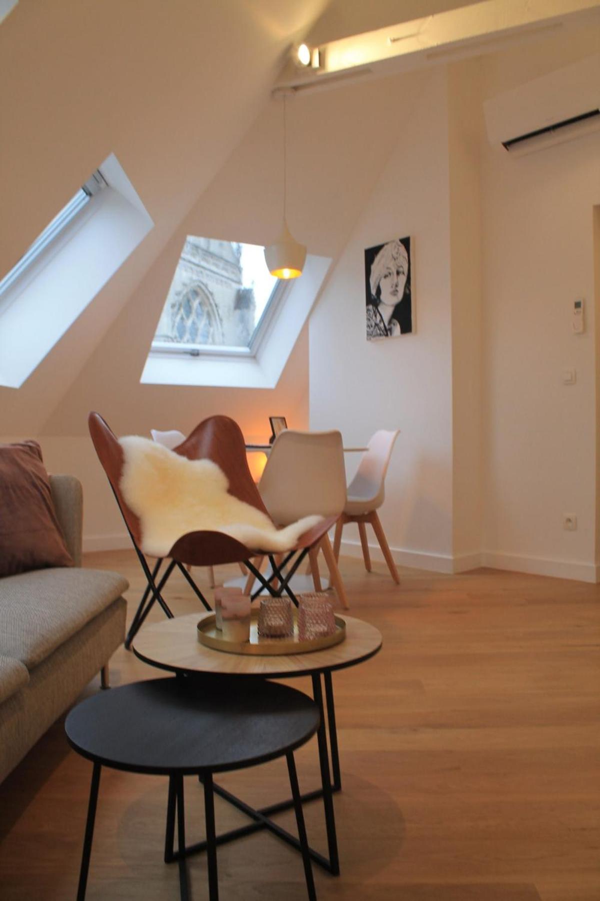 Charming With Cathedral View! On The 4th Floor Antwerpen