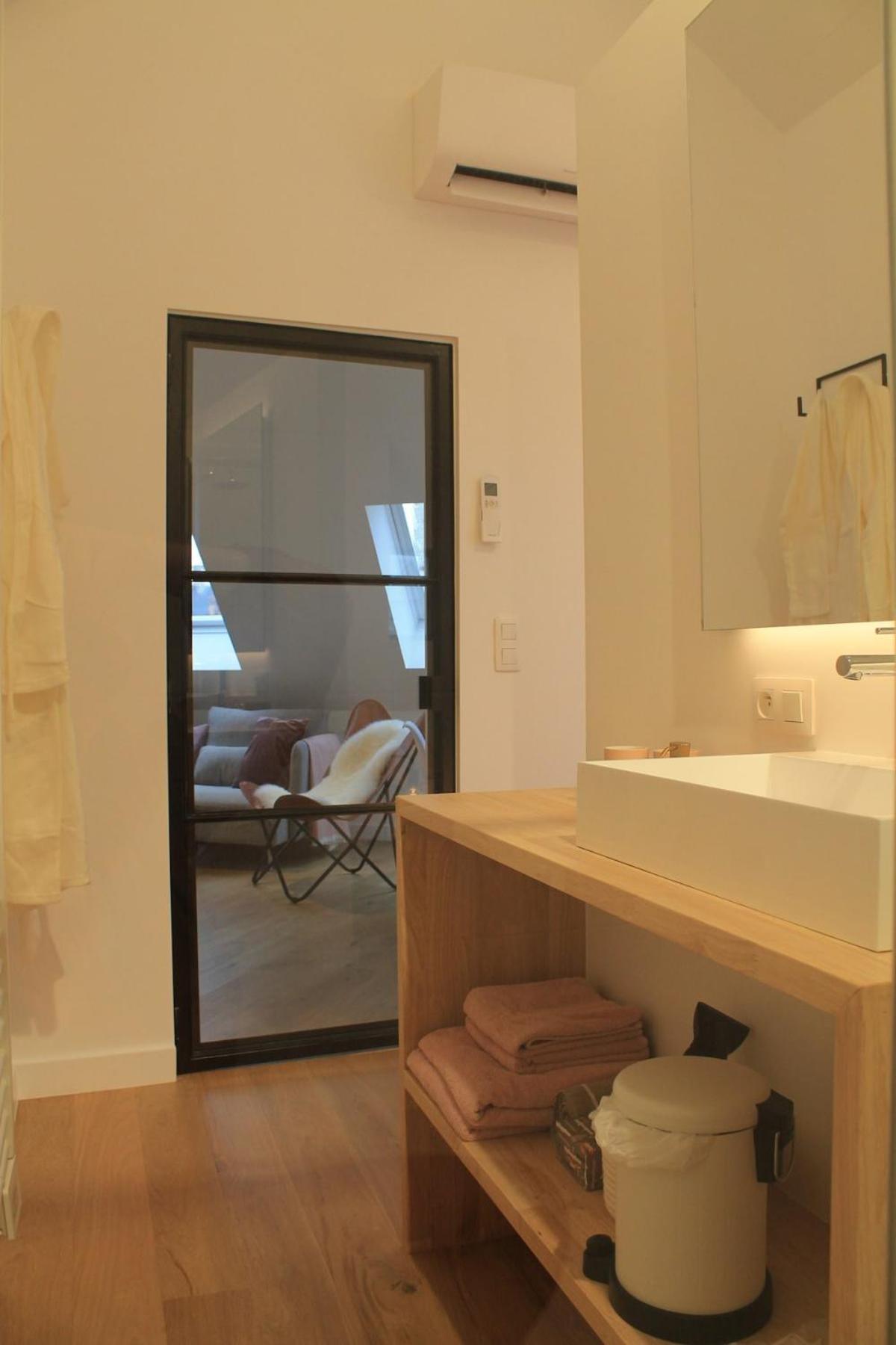 Charming With Cathedral View! On The 4th Floor