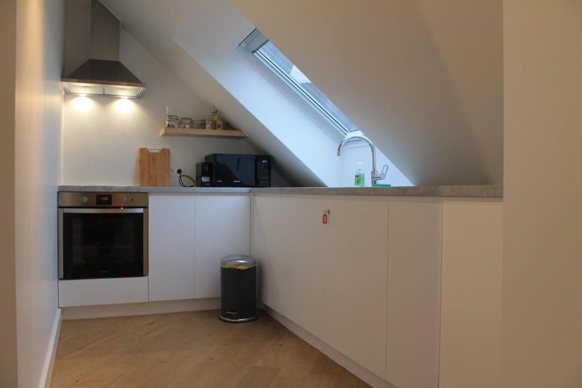 Charming With Cathedral View! On The 4th Floor Antwerpen