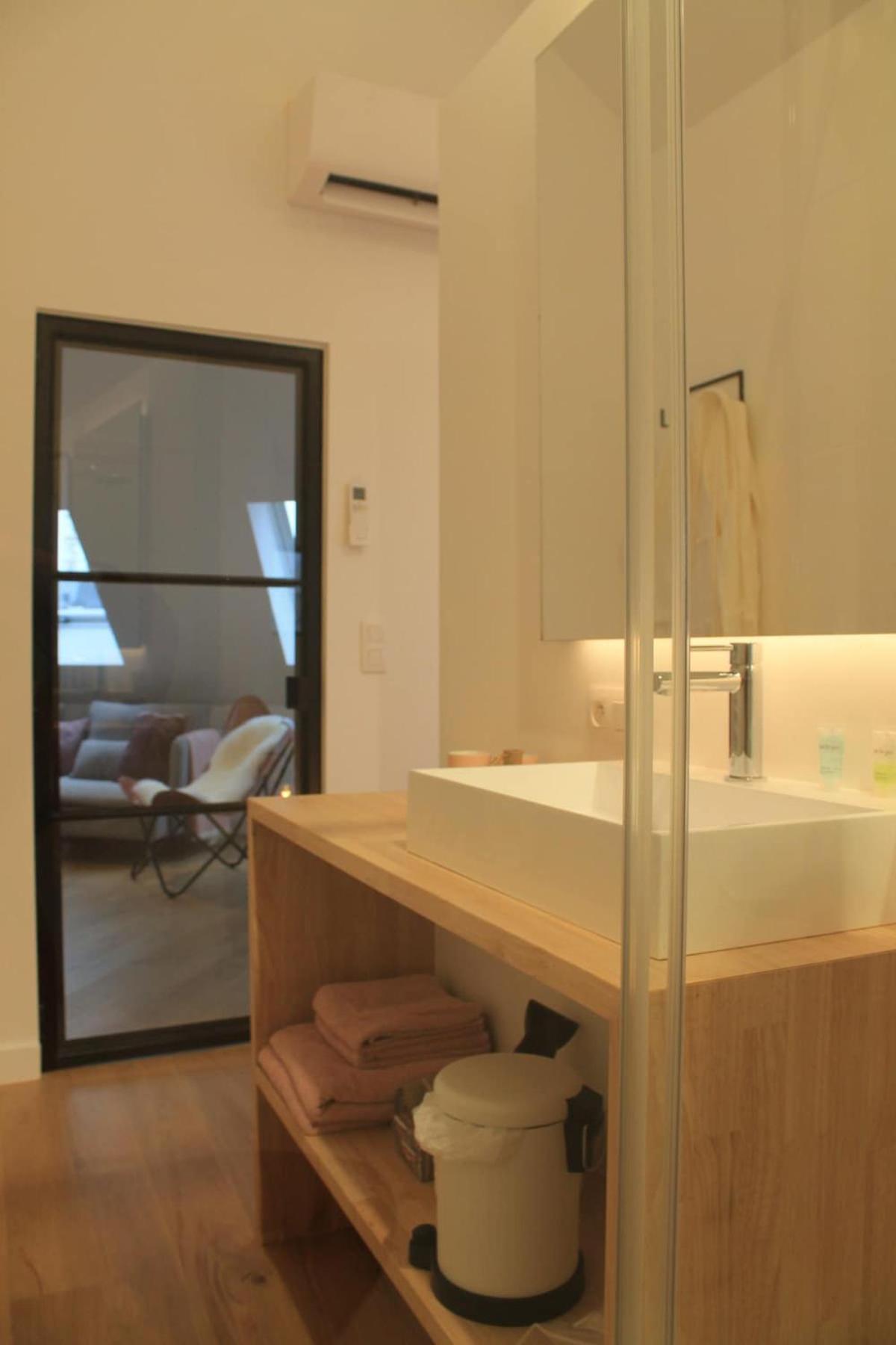Charming With Cathedral View! On The 4th Floor
