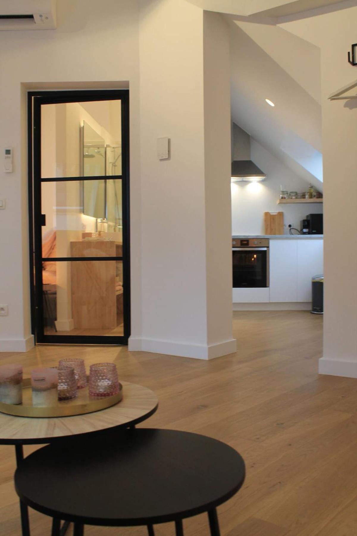 Charming With Cathedral View! On The 4th Floor Appartement Antwerpen