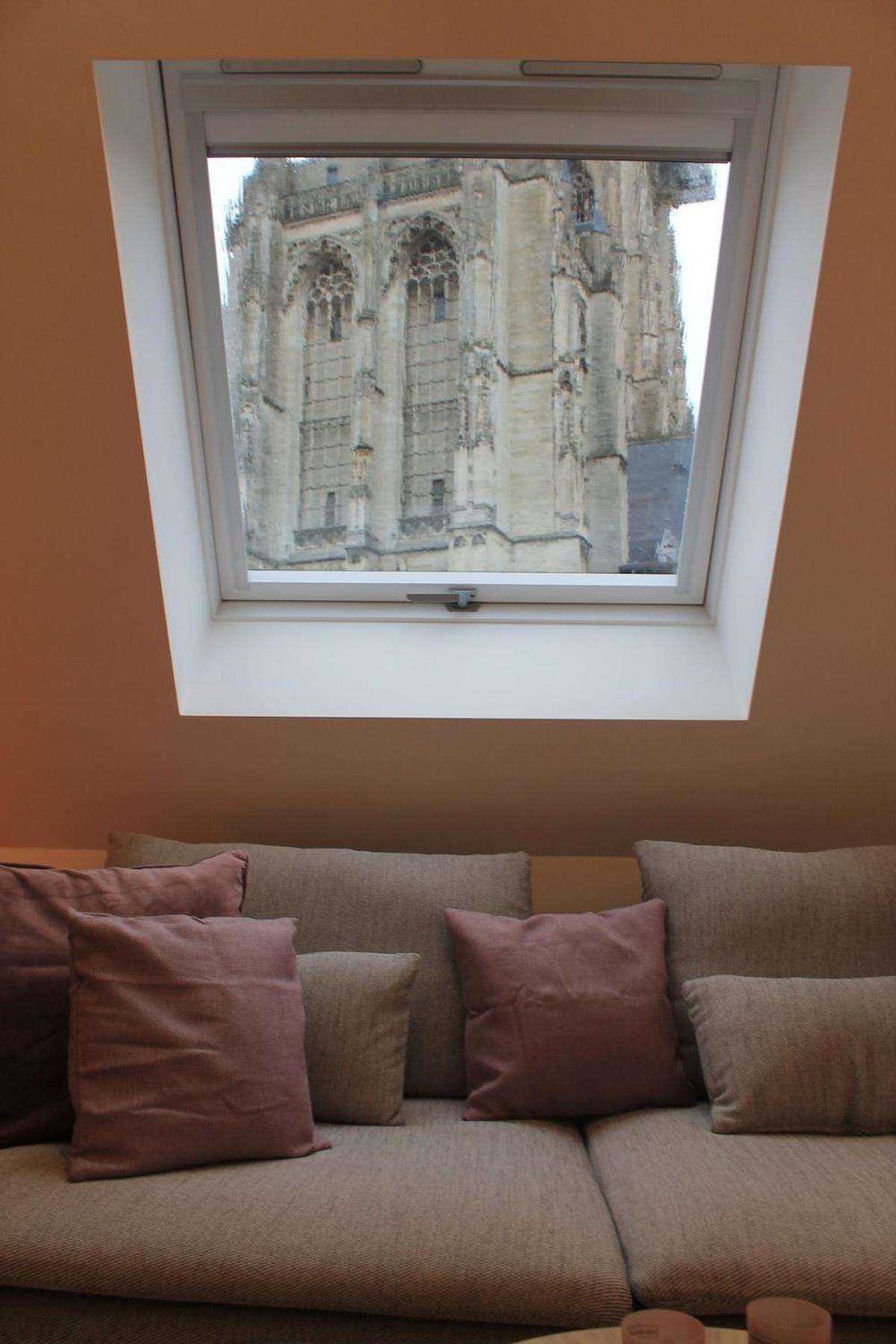 Charming With Cathedral View! On The 4th Floor Appartement