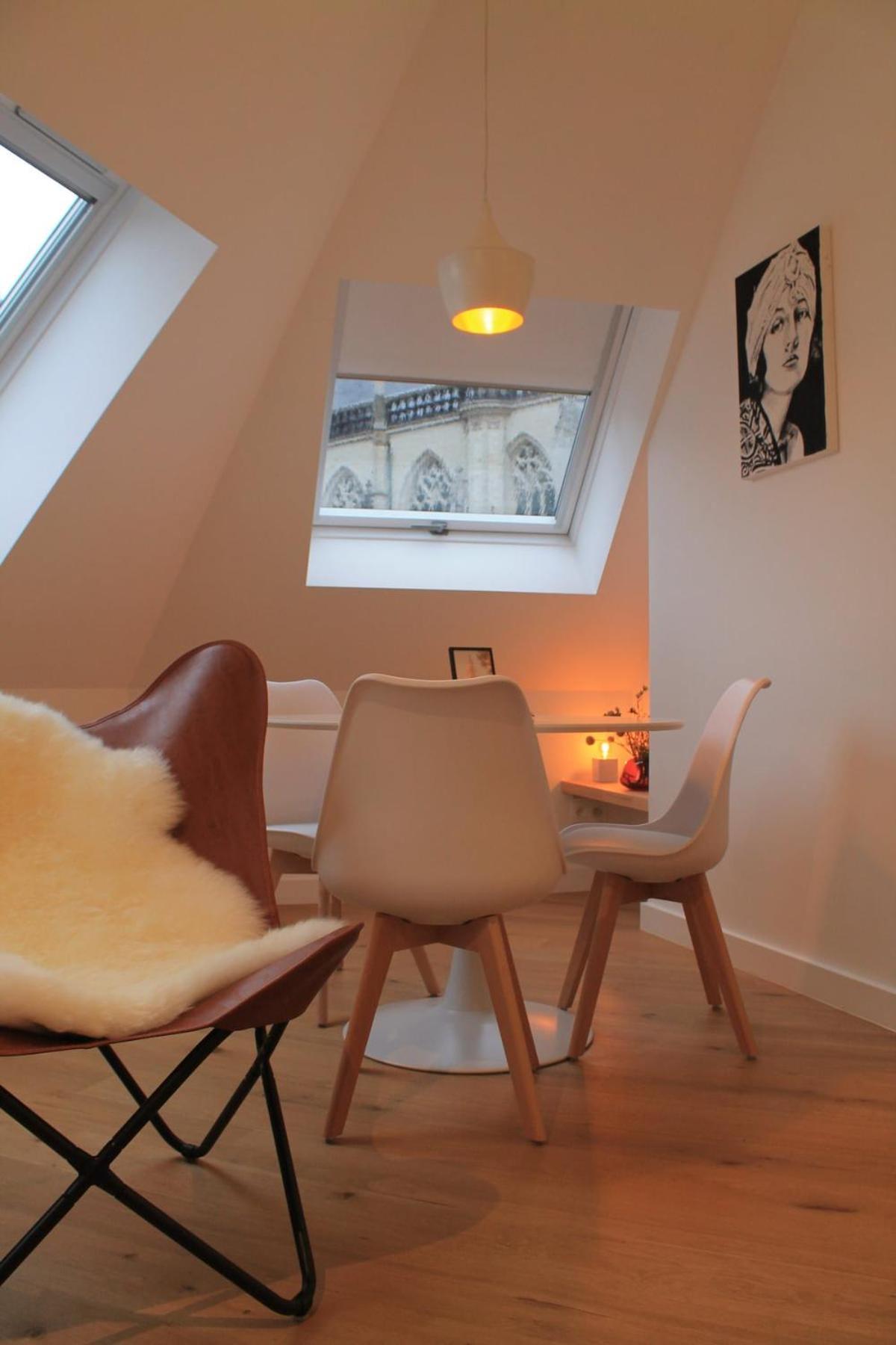 Charming With Cathedral View! On The 4th Floor Antwerpen